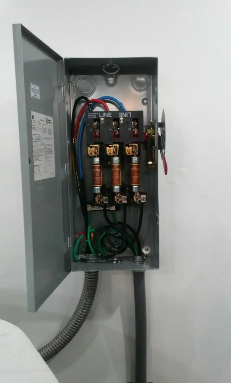 Three-phase disconnect switch installed for Smoke Detector Installation in Lynwood
